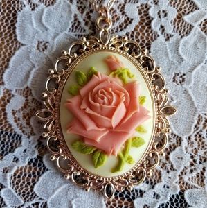 💐💐Coral Rose Cameo Necklace💐💐